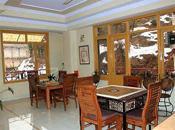 Hôtel Una Comfort Nandini à Dharamshala Extérieur photo